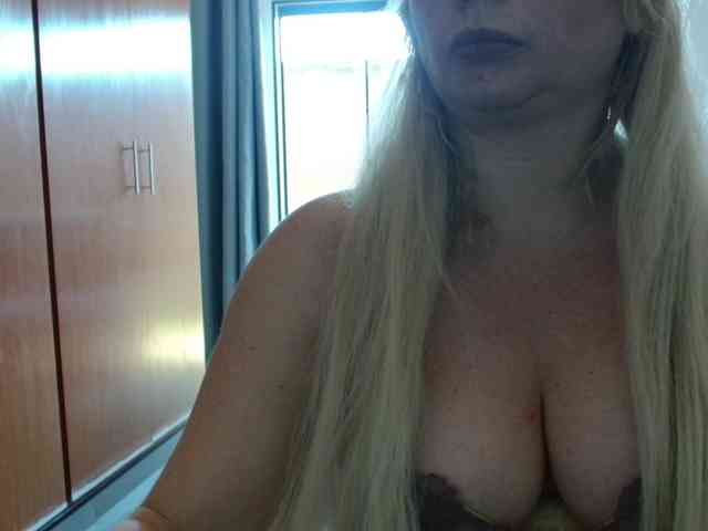 sexymommy77 webcam