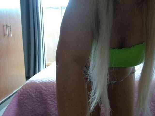 sexymommy77 webcam