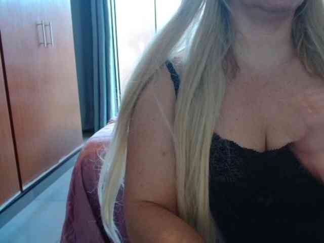 sexymommy77 webcam