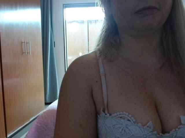 sexymommy77 webcam