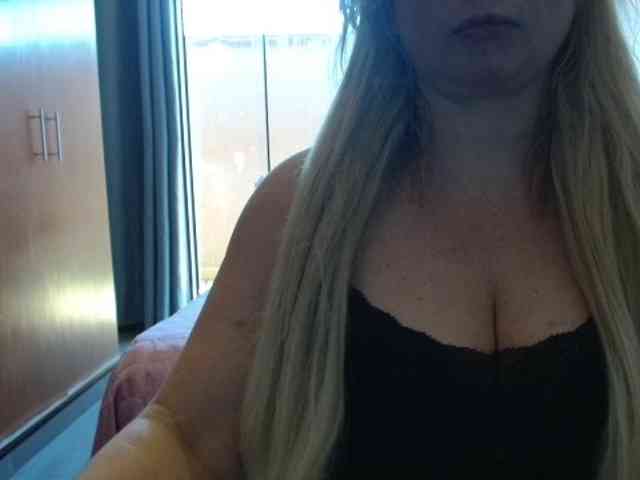 sexymommy77 webcam