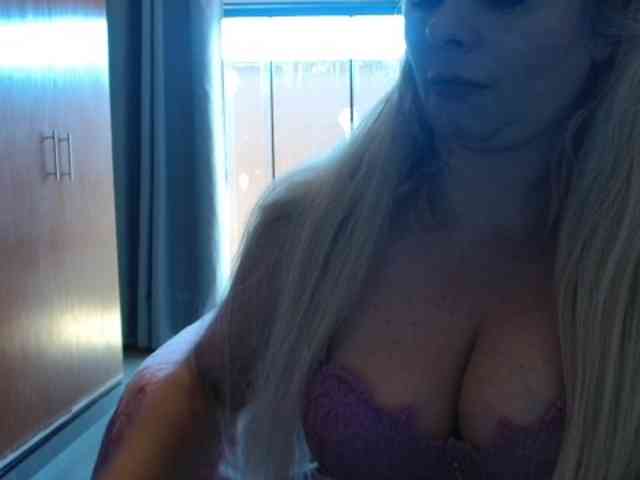 sexymommy77 webcam
