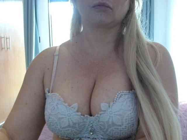 sexymommy77 webcam