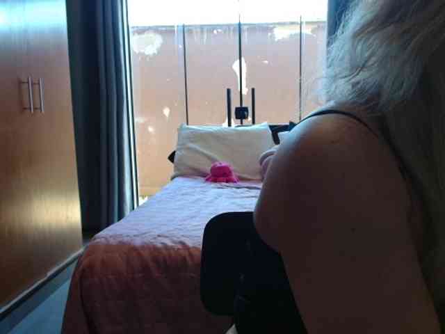 sexymommy77 webcam