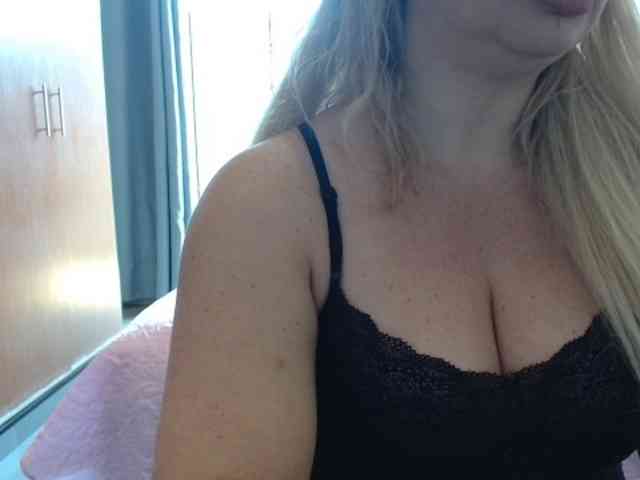 sexymommy77 webcam