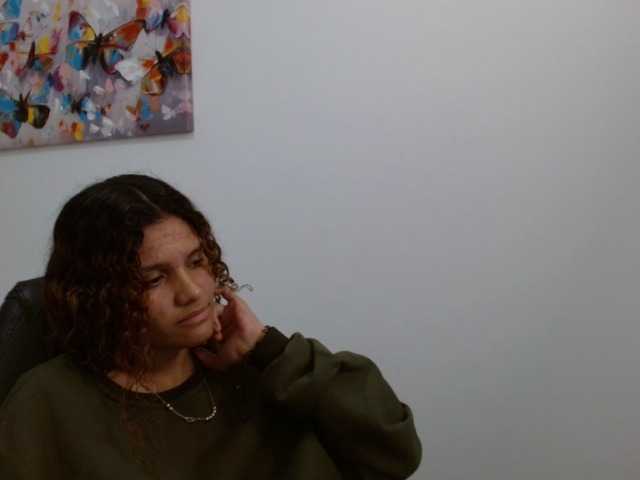 AlexxaPeters webcam
