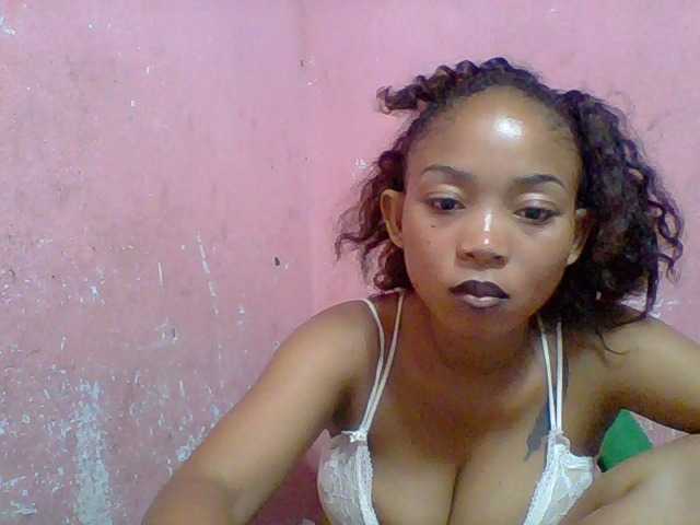 Estelahh, une amatrice française avec qui discuter et avoir du sexe