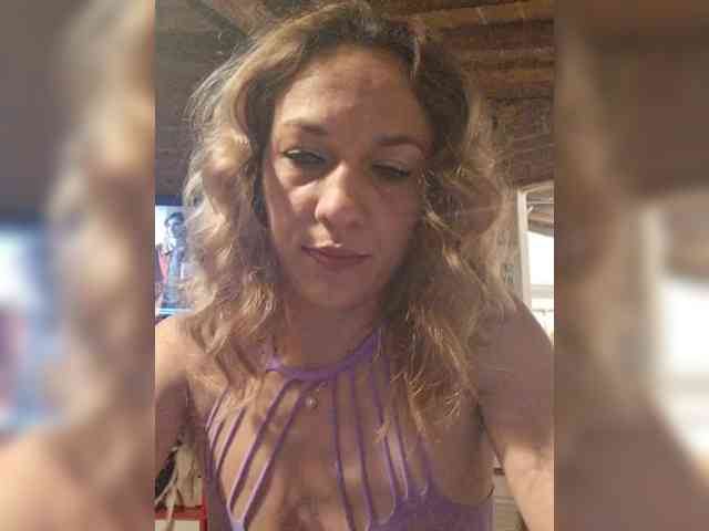 IssaaBella7 webcam