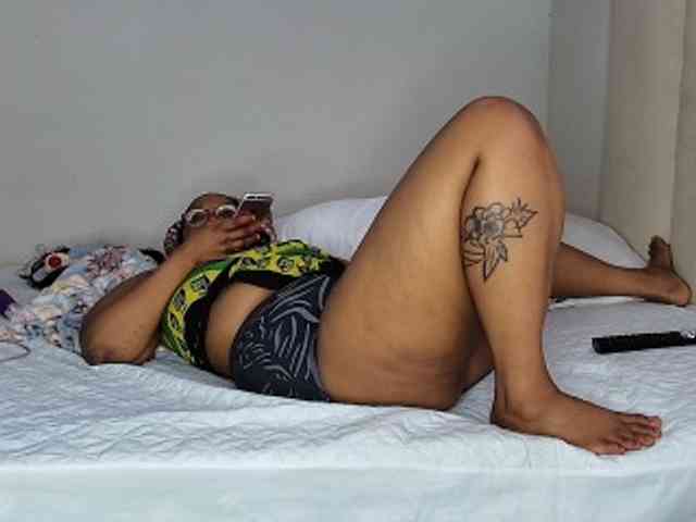 Sweetheartcocomwllow webcam