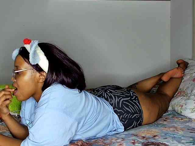 Sweetheartcocomwllow webcam