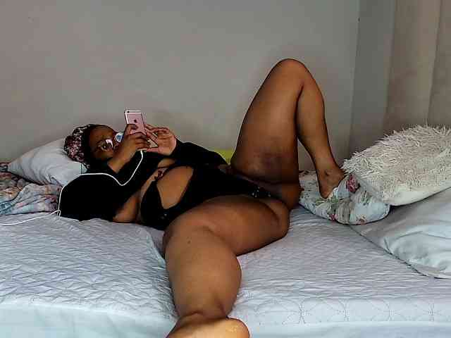 Sweetheartcocomwllow webcam