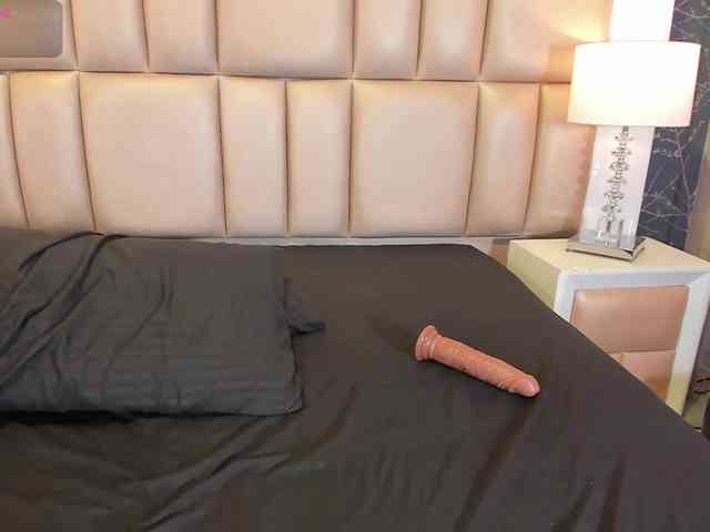 ReinaMiah webcam