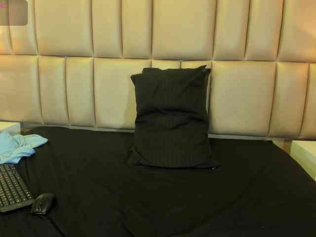 ReinaMiah webcam