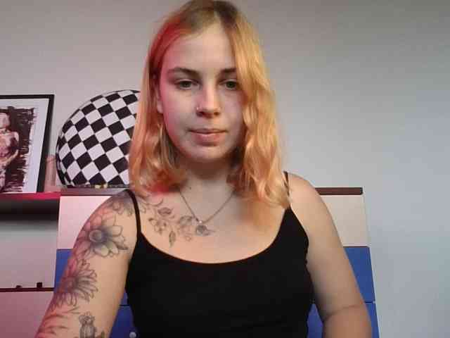 AlisMoona webcam