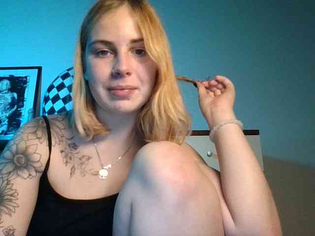 AlisMoona webcam