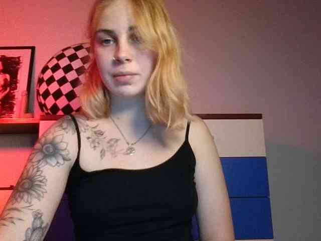 AlisMoona webcam