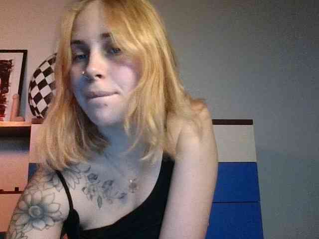 AlisMoona webcam