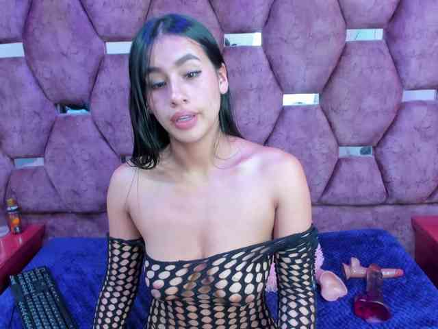 MiaaDavis webcam