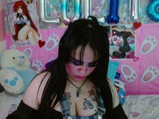 AlizeHentaiMeow webcam