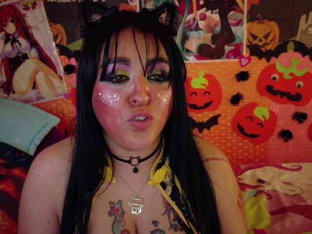 AlizeHentaiMeow webcam