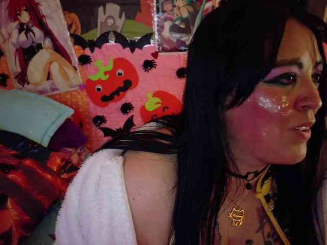 AlizeHentaiMeow webcam