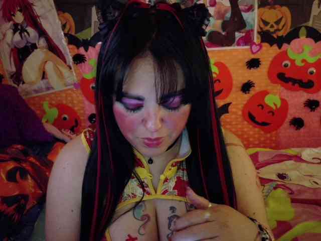 AlizeHentaiMeow webcam