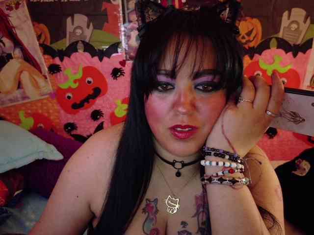 AlizeHentaiMeow webcam