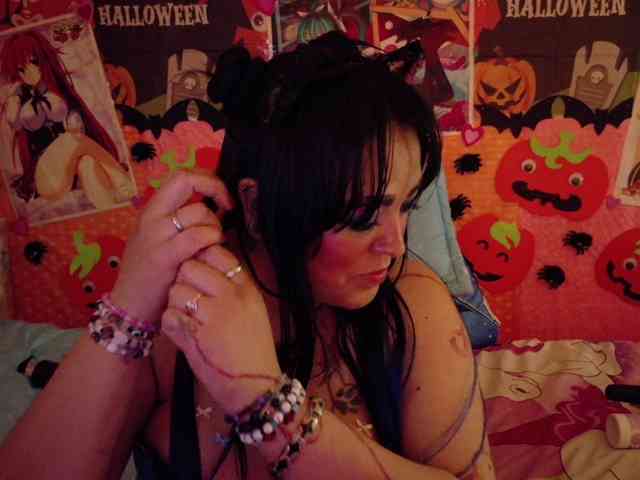 AlizeHentaiMeow webcam