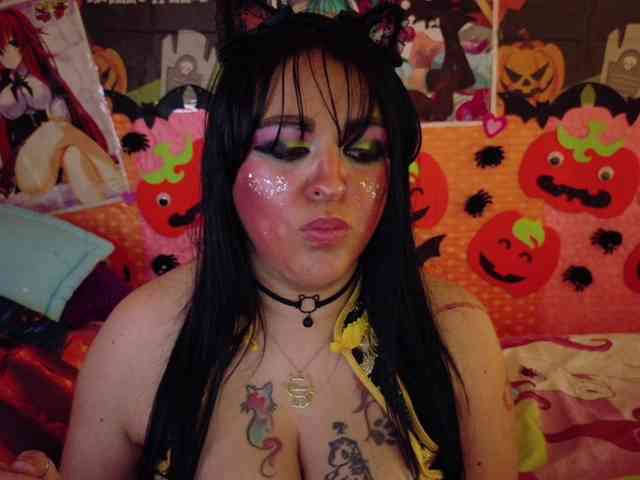 AlizeHentaiMeow webcam