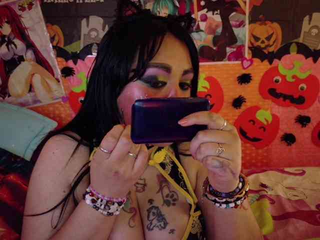 AlizeHentaiMeow webcam