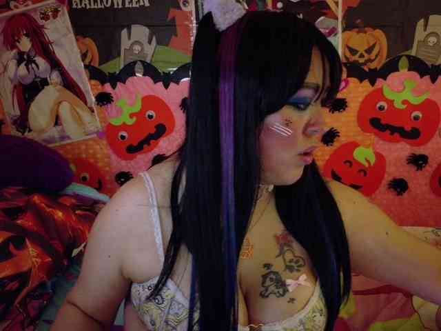 AlizeHentaiMeow webcam