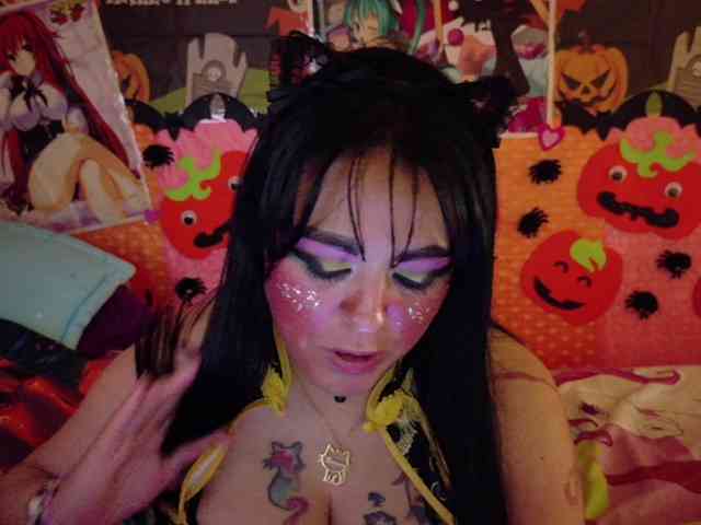 AlizeHentaiMeow webcam