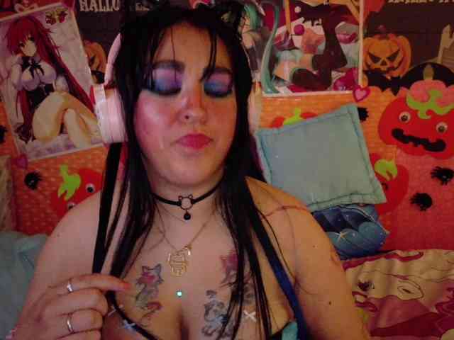 AlizeHentaiMeow webcam