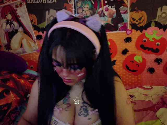 AlizeHentaiMeow webcam