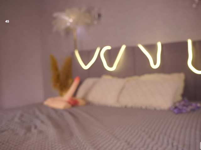 Accedi alla chat con il nickname EvaEllis EvaEllis