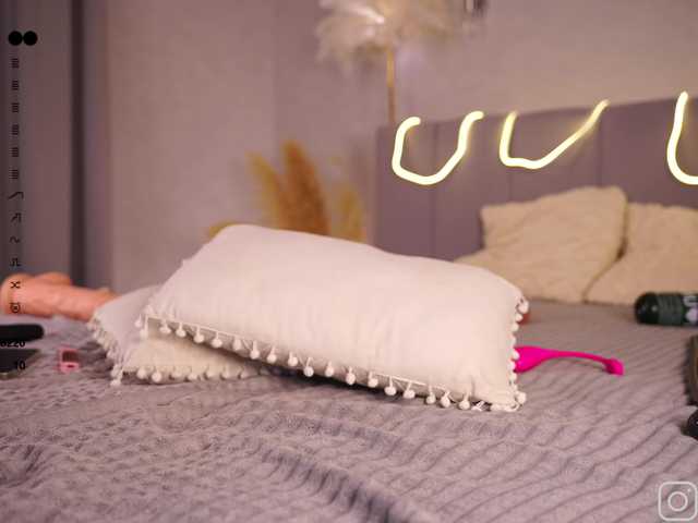 Entra en el chat con el modelo EvaEllis EvaEllis