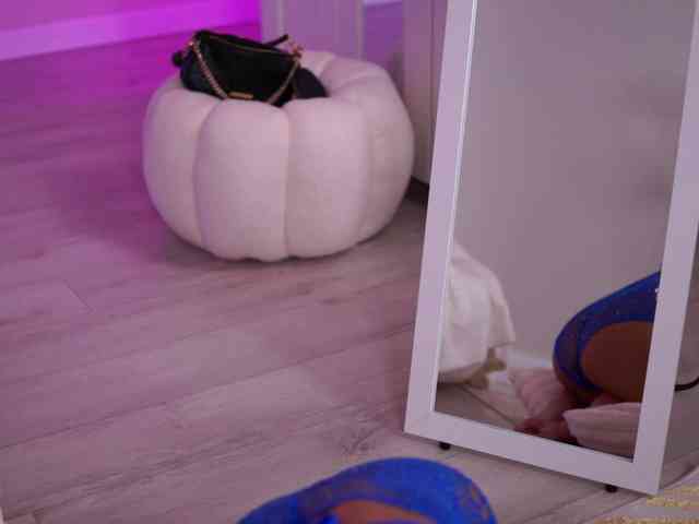 KiaraMoreno webcam