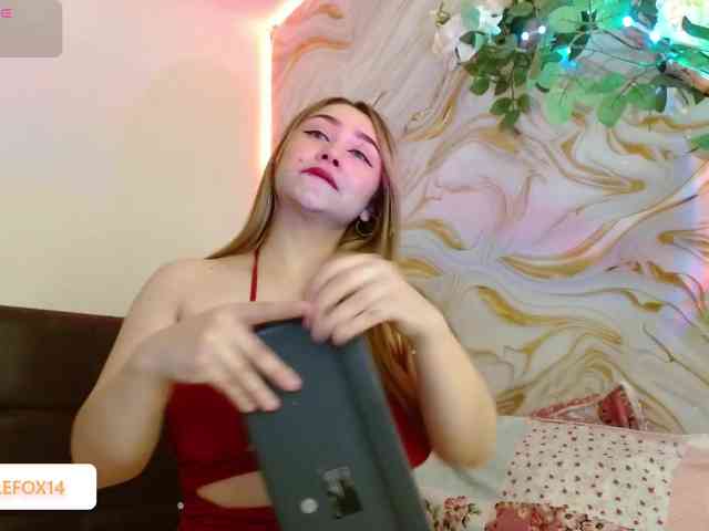 Valeryfoxx1 webcam