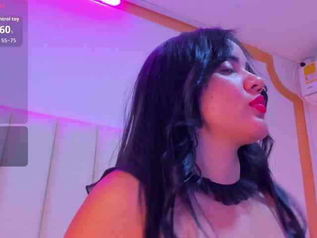 AriaJonnes webcam