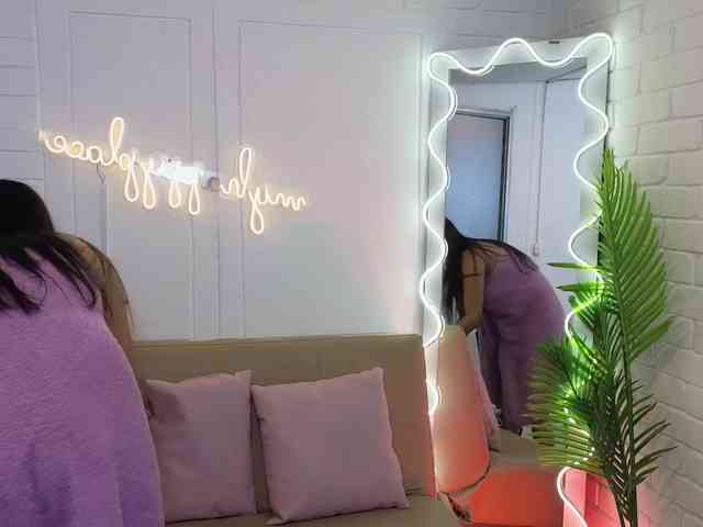 Lexy-tay webcam