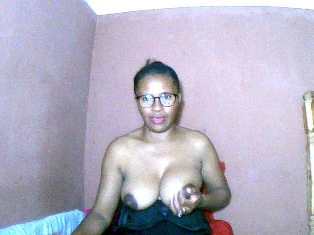Nirinah2710 webcam