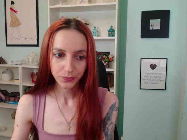Julia-Jae webcam