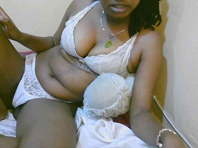 sexybounty2 webcam