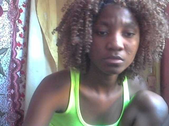 Elizahhh, une amatrice française avec qui discuter et avoir du sexe