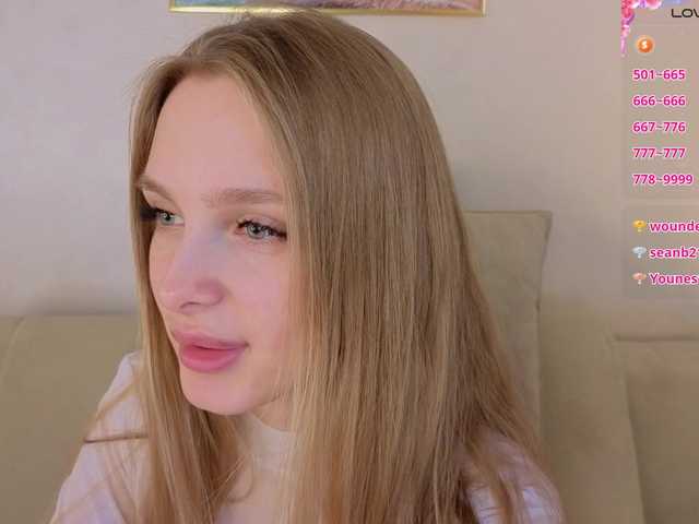 CrimsonAurahorny on cam