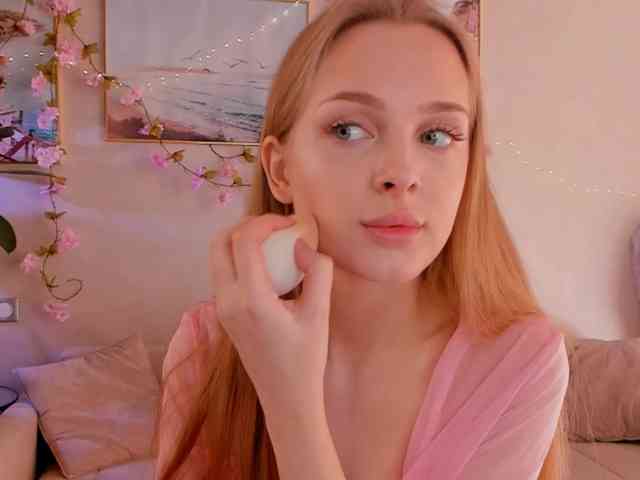 CrimsonAura webcam