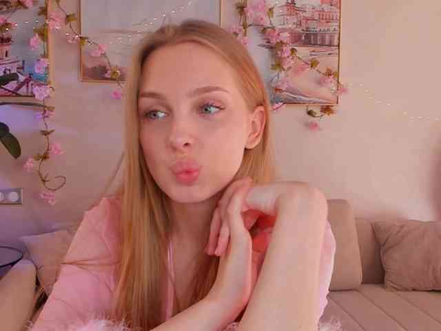 CrimsonAura webcam
