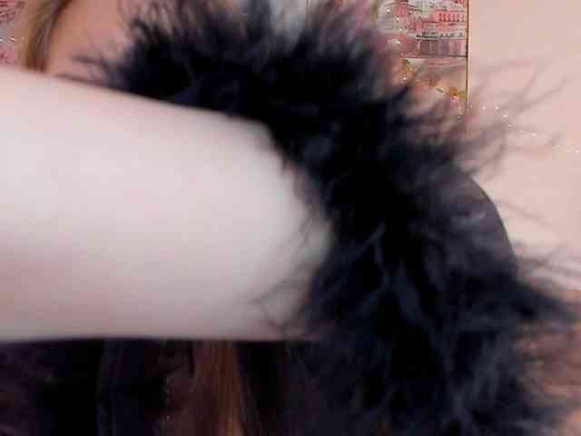 CrimsonAura webcam