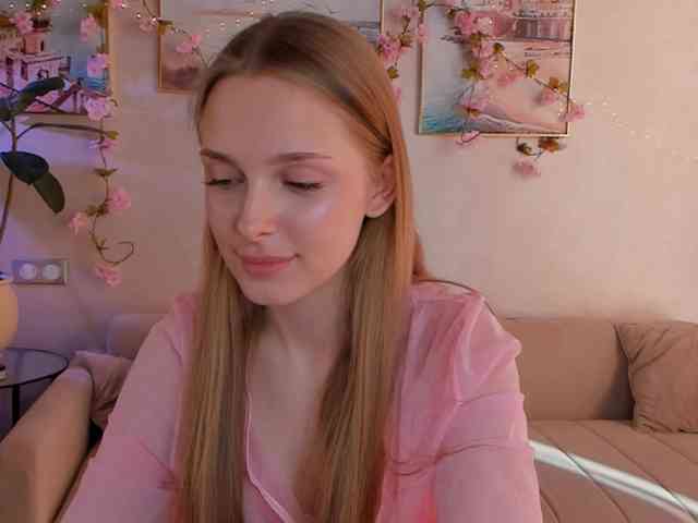 CrimsonAura webcam