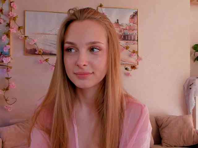 CrimsonAura webcam